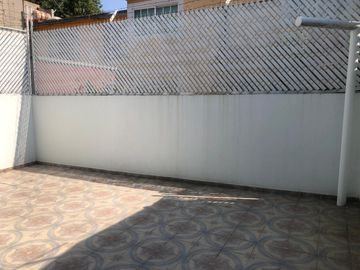 Vendo excelente casa en Valle Dorado.