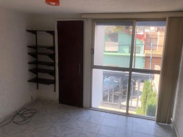 Vendo excelente casa en Valle Dorado.