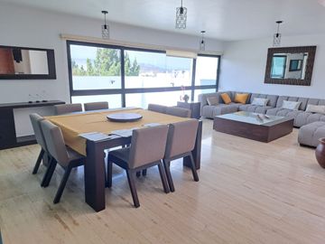 Casa en Renta Amueblada en Club de Golf La Loma con Roof Garden.