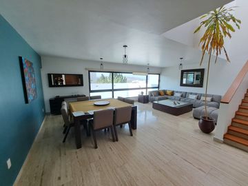 Casa en Renta Amueblada en Club de Golf La Loma con Roof Garden.