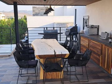 Casa en Renta Amueblada en Club de Golf La Loma con Roof Garden.