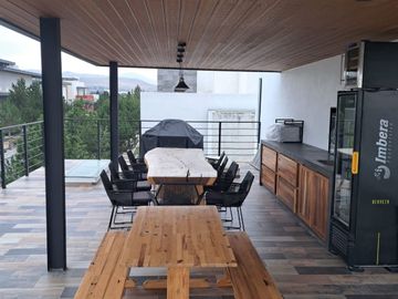 Casa en Renta Amueblada en Club de Golf La Loma con Roof Garden.