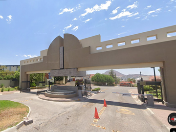 Casa ubicada en colonia Las Cañadas, Chihuahua. Con 5 recamaras y 247m2. Muy cerca de Museo Revolución.