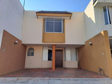 CASA EN VENTA EN PUEBLA, HERMANOS SERDAN, 15 DE MAYO, FUENTE DE TREVI 2 recamaras, 1 baño, medio baño, sala de tv