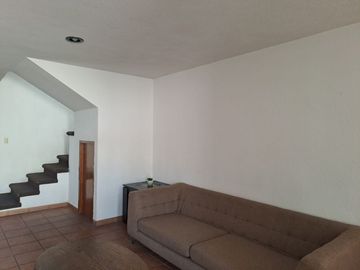 CASA EN VENTA EN PUEBLA, HERMANOS SERDAN, 15 DE MAYO, FUENTE DE TREVI 2 recamaras, 1 baño, medio baño, sala de tv