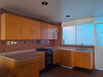 CASA EN VENTA EN PUEBLA, HERMANOS SERDAN, 15 DE MAYO, FUENTE DE TREVI 2 recamaras, 1 baño, medio baño, sala de tv