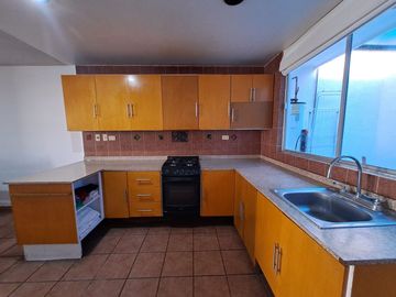 CASA EN VENTA EN PUEBLA, HERMANOS SERDAN, 15 DE MAYO, FUENTE DE TREVI 2 recamaras, 1 baño, medio baño, sala de tv