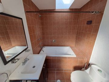 CASA EN VENTA EN PUEBLA, HERMANOS SERDAN, 15 DE MAYO, FUENTE DE TREVI 2 recamaras, 1 baño, medio baño, sala de tv