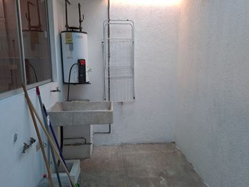 CASA EN VENTA EN PUEBLA, HERMANOS SERDAN, 15 DE MAYO, FUENTE DE TREVI 2 recamaras, 1 baño, medio baño, sala de tv