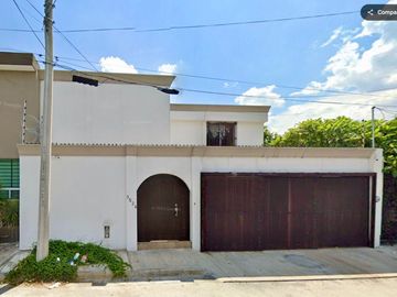 Casa de Remate en Col. Villa Los Pinos