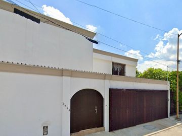 Casa de Remate en Col. Villa Los Pinos