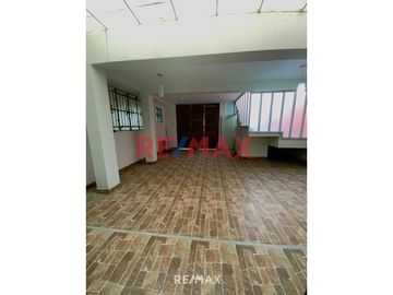 Ocasión Casa En Venta De 3 Pisos En Santa Isabel De Carabayllo 283M2