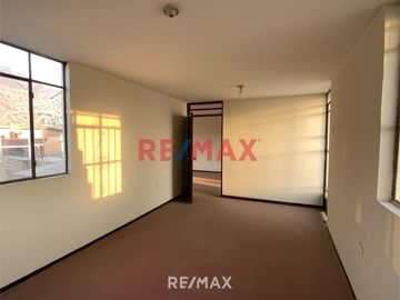 Ocasión Casa En Venta De 3 Pisos En Santa Isabel De Carabayllo 283M2