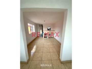 Ocasión Casa En Venta De 3 Pisos En Santa Isabel De Carabayllo 283M2