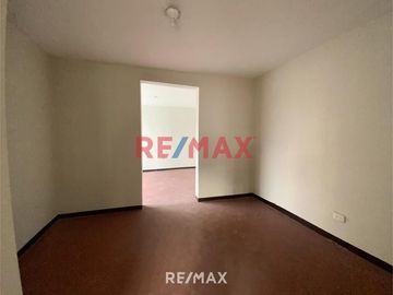 Ocasión Casa En Venta De 3 Pisos En Santa Isabel De Carabayllo 283M2