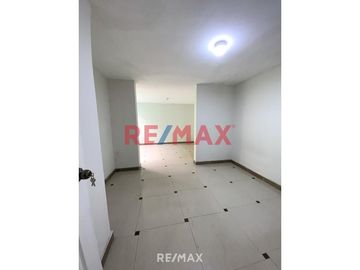 Ocasión Casa En Venta De 3 Pisos En Santa Isabel De Carabayllo 283M2