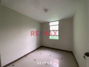 Ocasión Casa En Venta De 3 Pisos En Santa Isabel De Carabayllo 283M2