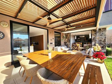 CASA EN VENTA, JURIQUILLA, Qro! ALBERCA, ESPACIOS INTELIGENTES, ACABADOS DE ALTA GAMA Y MÁS!