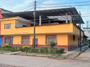 Se Vende Linda y Amplia Casa En Esquina - Tingo María / Huánuco