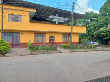 Se Vende Linda y Amplia Casa En Esquina - Tingo María / Huánuco
