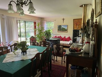 Excelente casa de un piso, 4 dorm. patio, antejardín, en condominio de 6 casas, sector regimiento, clínicas, universidades, Chillán