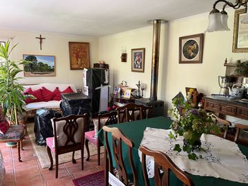 Excelente casa de un piso, 4 dorm. patio, antejardín, en condominio de 6 casas, sector regimiento, clínicas, universidades, Chillán