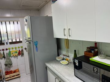 Excelente casa de un piso, 4 dorm. patio, antejardín, en condominio de 6 casas, sector regimiento, clínicas, universidades, Chillán