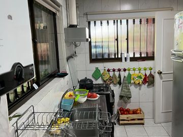 Excelente casa de un piso, 4 dorm. patio, antejardín, en condominio de 6 casas, sector regimiento, clínicas, universidades, Chillán