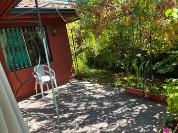 Excelente casa de un piso, 4 dorm. patio, antejardín, en condominio de 6 casas, sector regimiento, clínicas, universidades, Chillán