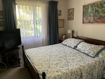 Excelente casa de un piso, 4 dorm. patio, antejardín, en condominio de 6 casas, sector regimiento, clínicas, universidades, Chillán