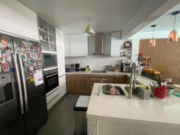 PRIMER PISO DPTO. AMPLIO Y REMODELADO  CON PISCINA