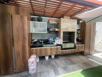 PRIMER PISO DPTO. AMPLIO Y REMODELADO  CON PISCINA