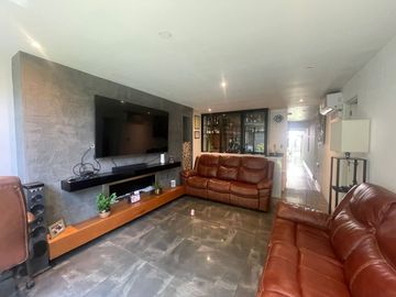 PRIMER PISO DPTO. AMPLIO Y REMODELADO  CON PISCINA