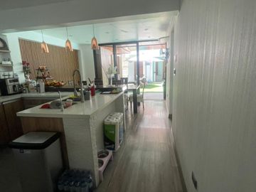 PRIMER PISO DPTO. AMPLIO Y REMODELADO  CON PISCINA