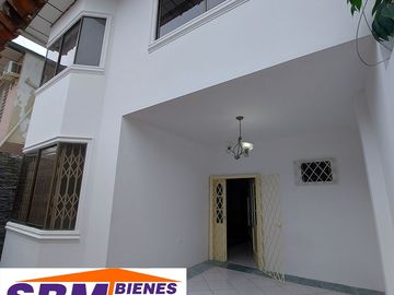 De Oportunidad En Machala En la Urbanización Las Crucitas Se Vende Casa Independiente