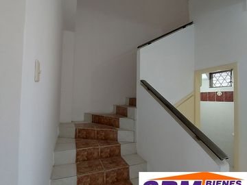 De Oportunidad En Machala En la Urbanización Las Crucitas Se Vende Casa Independiente