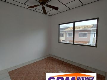 De Oportunidad En Machala En la Urbanización Las Crucitas Se Vende Casa Independiente