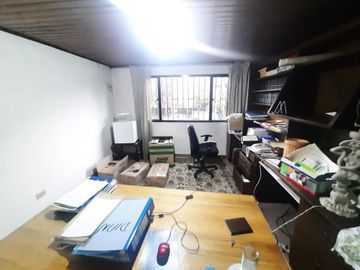 SE VENDE CASA EN LAS VILLAS PARA VIVIENDA O USO COMERCIAL