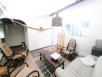 SE VENDE CASA EN LAS VILLAS PARA VIVIENDA O USO COMERCIAL