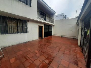 SE VENDE CASA EN LAS VILLAS PARA VIVIENDA O USO COMERCIAL