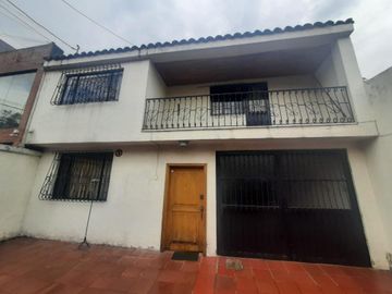 SE VENDE CASA EN LAS VILLAS PARA VIVIENDA O USO COMERCIAL