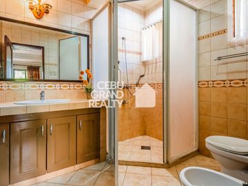 Furnished 3 Bedroom House with Swimming Pool for Sale in Maria Luisa Park