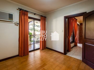 Furnished 3 Bedroom House with Swimming Pool for Sale in Maria Luisa Park
