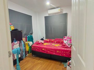 92224 - ขายบ้านแฝดหมู่บ้านกรีนเนอร์รี่ ทิวา ปิ่นเกล้า-สาย5สิ่งแวดล้อมดี เดินทางสะดวก อยู่ใกล้ตลาดน้ำดอนหวาย ใกล้ถนนเส้นบรมราชชนนีเพียง 1 กม