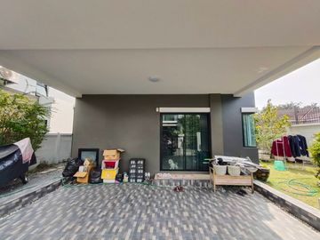 92224 - ขายบ้านแฝดหมู่บ้านกรีนเนอร์รี่ ทิวา ปิ่นเกล้า-สาย5สิ่งแวดล้อมดี เดินทางสะดวก อยู่ใกล้ตลาดน้ำดอนหวาย ใกล้ถนนเส้นบรมราชชนนีเพียง 1 กม