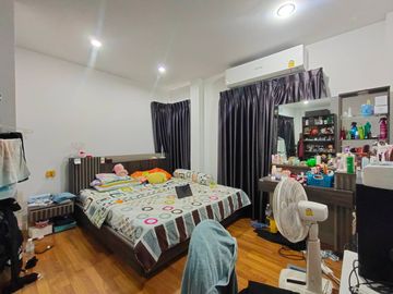 92224 - ขายบ้านแฝดหมู่บ้านกรีนเนอร์รี่ ทิวา ปิ่นเกล้า-สาย5สิ่งแวดล้อมดี เดินทางสะดวก อยู่ใกล้ตลาดน้ำดอนหวาย ใกล้ถนนเส้นบรมราชชนนีเพียง 1 กม