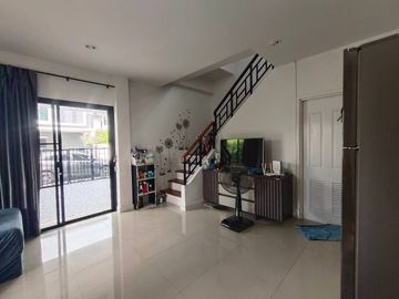 92224 - ขายบ้านแฝดหมู่บ้านกรีนเนอร์รี่ ทิวา ปิ่นเกล้า-สาย5สิ่งแวดล้อมดี เดินทางสะดวก อยู่ใกล้ตลาดน้ำดอนหวาย ใกล้ถนนเส้นบรมราชชนนีเพียง 1 กม