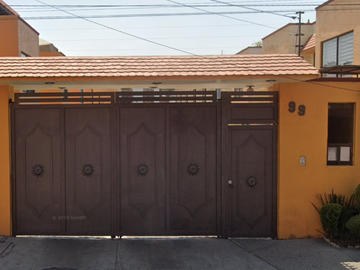 Casa en Villa Quietud, Coyoacán. Propiedad en Remate