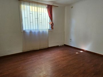 CASA ALTURA PARADERO 32, QUILPUÉ. 5 DORMITORIOS, 2 BAÑOS Y 1 ESTACIONAMIENTO