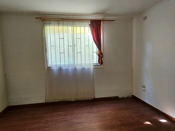 CASA ALTURA PARADERO 32, QUILPUÉ. 5 DORMITORIOS, 2 BAÑOS Y 1 ESTACIONAMIENTO